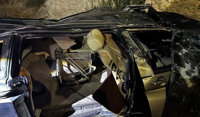 Van’da otomobil dere yatağına uçtu: 1 ölü, 1 yaralı