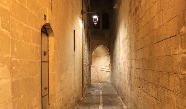 Şanlıurfa’da tarihi sokaklar ışıklandırıldı