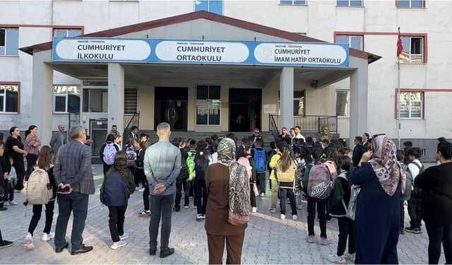 Yüksekova’da 30 bin öğrenci ders başı yaptı