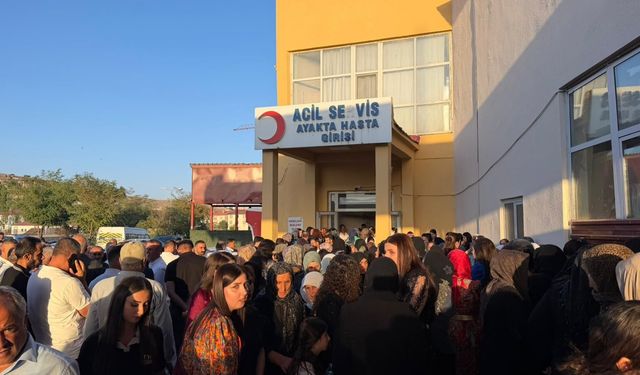Yüksekova’da minibüs kazasında ağır yaralanan genç kız hayatını kaybetti