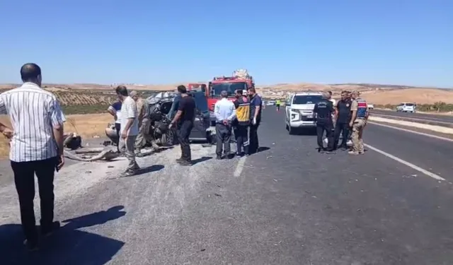 Hafif ticari araç kamyona çarptı: 4 ölü, 2 ağır yaralı