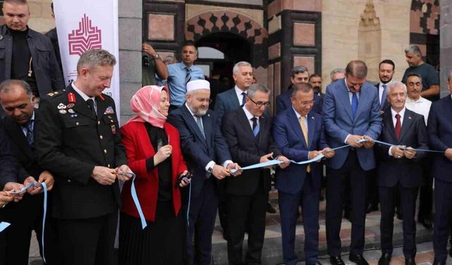 Gaziantep’te depremde hasar gören tarihi Şeyh Fethullah Camii ibadete açıldı