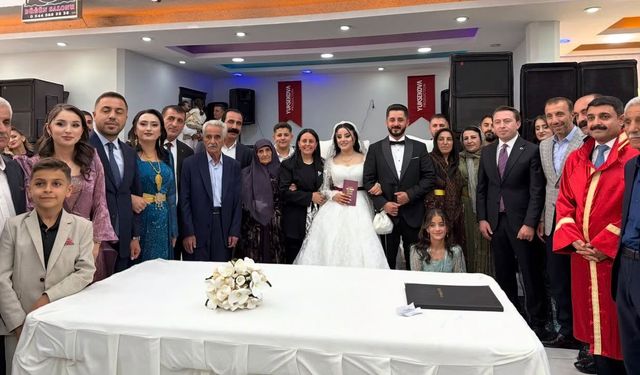 İçişleri Bakan Müşaviri Hatice Atan, Yüksekova’da nikah şahidi oldu