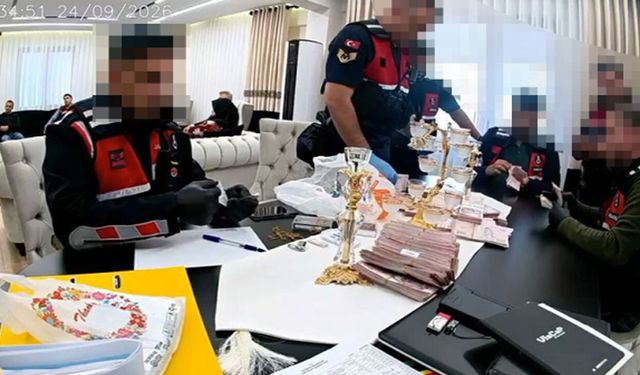 AK Partili eski başkanın evinden çıkanlar pes dedirtti! 5 polis saya saya bitiremedi