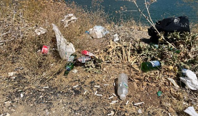 Dilimli Barajı çöplüğe döndü, vatandaşlar tepkili
