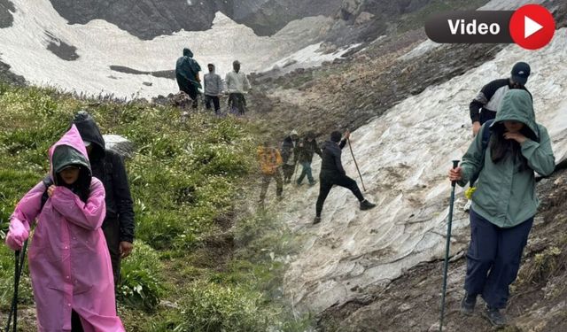Yüksekova’da doğaseverler Sat Gölleri’nde dört mevsimi bir arada yaşadılar
