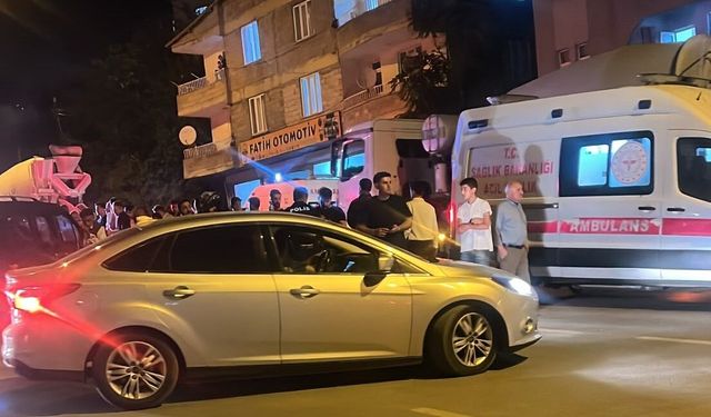 Hakkari’de motosiklet ile hafif ticari araç çarpıştı: 1 yaralı