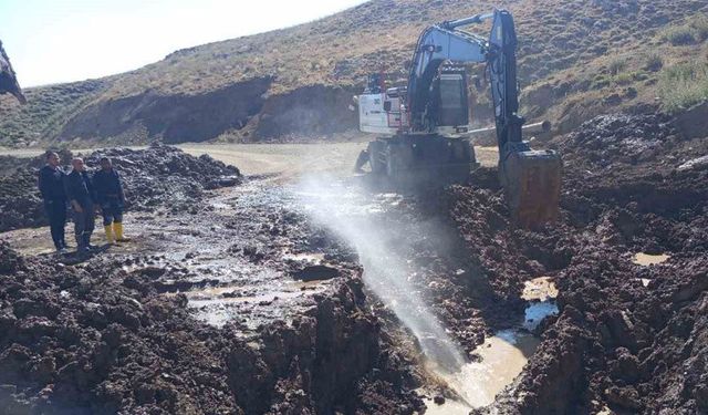 Hakkari’de 3 bin 500 rakımda su hattı seferberliği