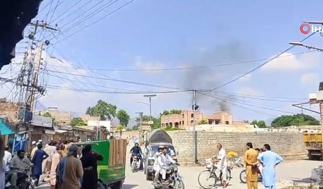 Pakistan'da bombalı saldırı: 15 ölü, 50'den fazla yaralı