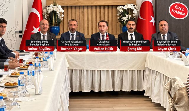 Yüksekova’daki toplantıda AK Parti İlçe Başkanı’nın protokoldeki yeri dikkat çekti