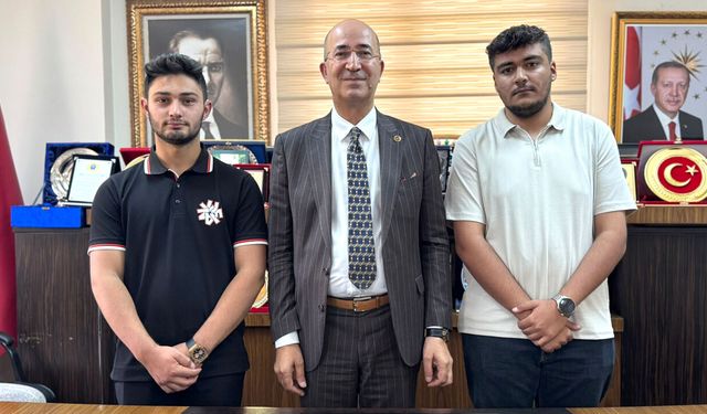Esendere Belediyesi’nden Tıp Fakültesini Kazanan Öğrencilere 100 Bin TL Destek
