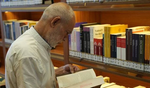 76 yaşındaki adamın kitap aşkı