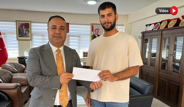 Başkan Çiçek’ten YKS birincisine 100 bin lira eğitim desteği
