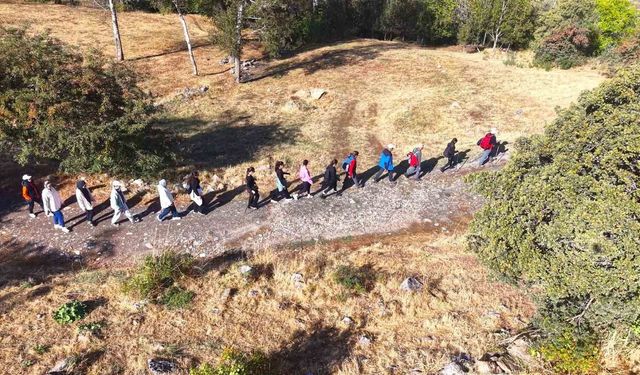 Muş’ta doğaseverler Dünya Yürüyüş Günü’nde 10 kilometre yürüdü