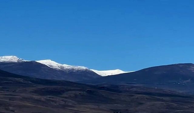 Kars’ın çatısı beyaza büründü: Mevsimin ilk karı dağlara düştü