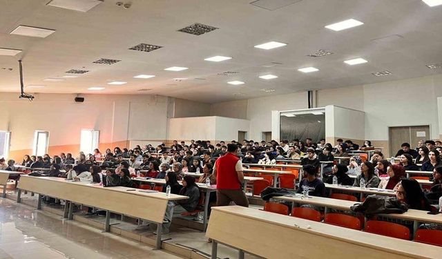 Kars’ta bin 985 üniversite öğrencisine "El Ele Güvenli Geleceğe" semineri