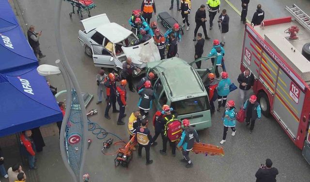 Muş’ta 100 personelin katılımıyla trafik kazası tatbikatı yapıldı