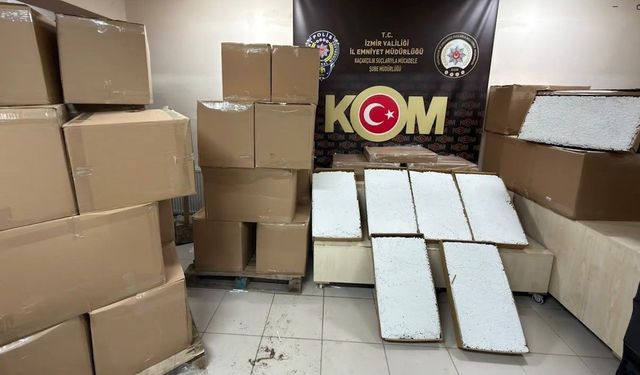 İzmir’de minibüsten 1 milyondan fazla makaron çıktı