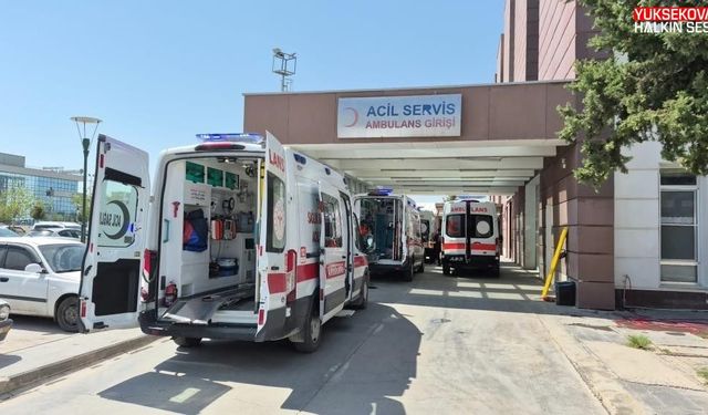 Arkadaşların bıçaklı şakalaşması hastanede bitti