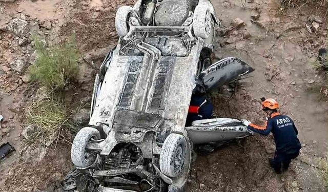Siirt’te feci kaza: Araç ters döndü, 1’i bebek 3 kişi yaralandı