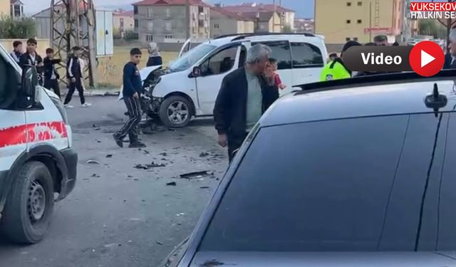 Yüksekova’da İki Araç Çarpıştı: 1 Yaralı