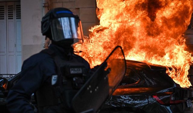 Fransa'da devam eden öğrenci protestolarında 160 binden fazla kişi sokağa indi
