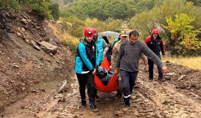 Yağış nedeniyle köyde mahsur kalan hastaya ekipler ulaştı