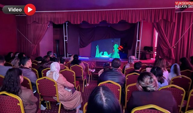 Van Kent Tiyatrosu Yüksekova’da sanatseverlerle buluşuyor