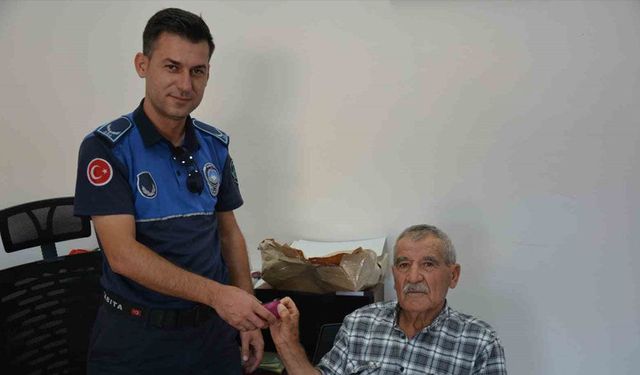 İnsanlık ölmedi dedirten davranış: Bulduğu altınları zabıtaya teslim etti