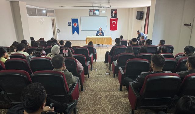 Yüksekova’da Uyuşturucu, sanal bahis ve kumarın hukuki boyutları ele alındı