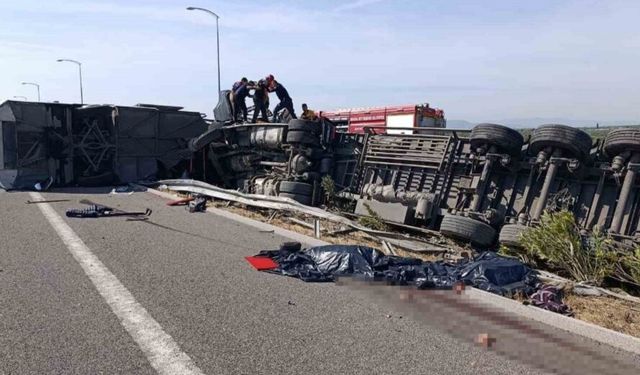 Tır ile Otobüs Çarpıştı! 11 Ölü, Çok Sayıda Yaralı