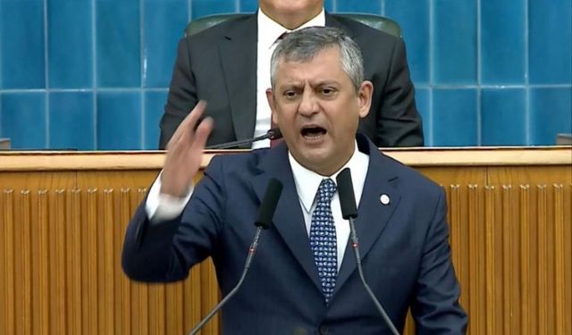 Özgür Özel, Ak Parti'ye geçen Cemil Tugay'a yüklendi