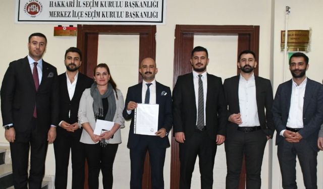 Hakkari Baro Başkanı Gülabi Seven mazbatasını aldı