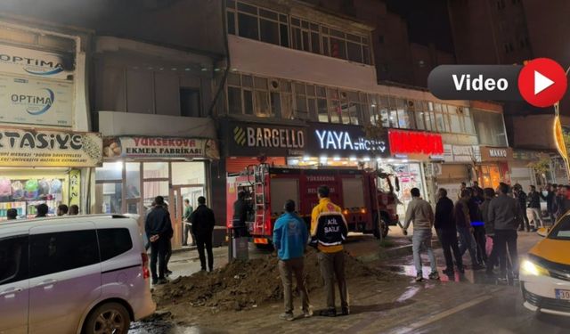 Yüksekova Çarşı Merkezinde Fırının çatısında yangın çıktı