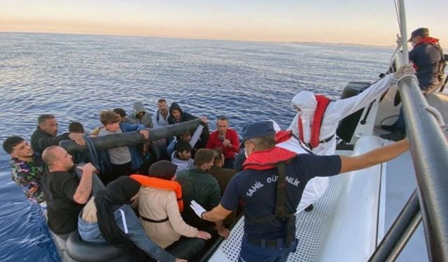 İki ayrı tekne faciası: Biri bebek 12 göçmen hayatını kaybetti