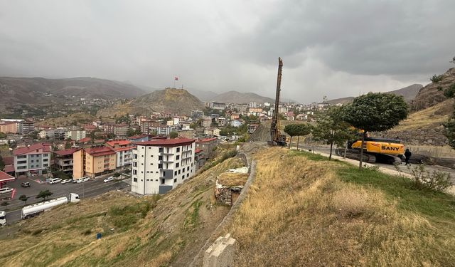 Hakkâri Üniversitesinde zemin kayması için çalışma başlatıldı