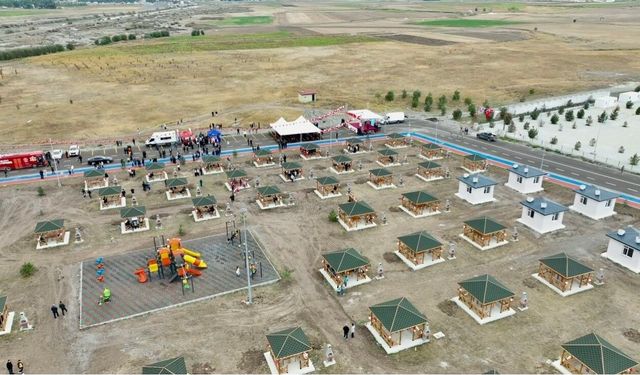 Ağrı’da altyapı ve kültürel yaşama yeni soluk getirecek "Ahmed-i Hani Kültür Parkı" açıldı