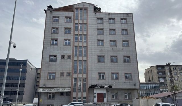 Yüksekova Öğretmenevi yıkılıyor, yerine uygulama oteli planlanıyor