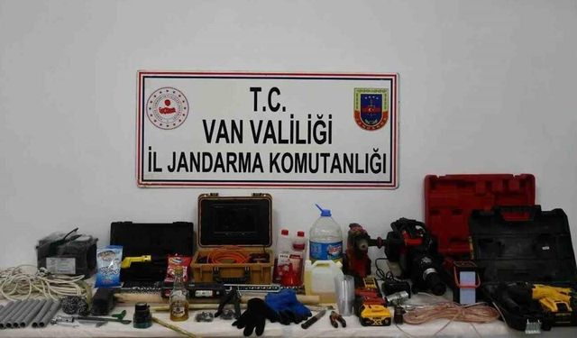 El yapımı patlayıcıyla kaya mezarda define arayanlara suçüstü