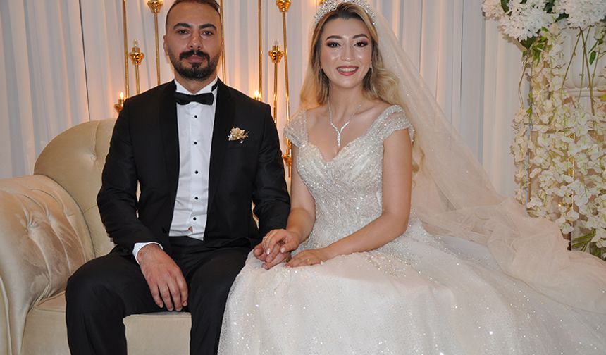 PEMBE & EMİR ÜCÜN