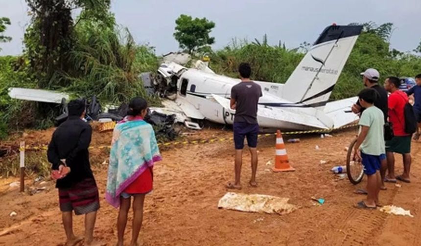 Uçağın düşmesi sonucu 14 kişi hayatını kaybetti