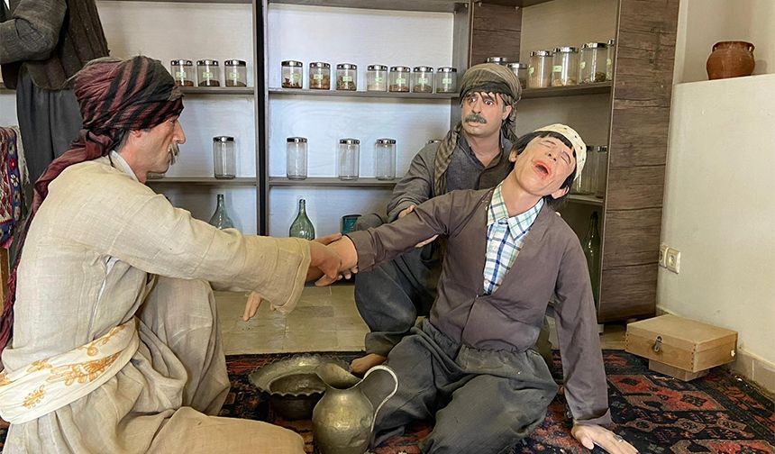 Daha önce hiç gitmediğim bir ülke de 14 gün kalmanın vereceği heyecan ve bir o kadar da tedirginlik vardı Çünkü nelerle karşılaşacağınızı kestiremiyorsunuz. Yönetim biçimine ve hukukuna yabancıydık. Bunlar bizde ister istemez bir korku yaratmıştı ama bir o kadar da heyecan vardı ”dedi.