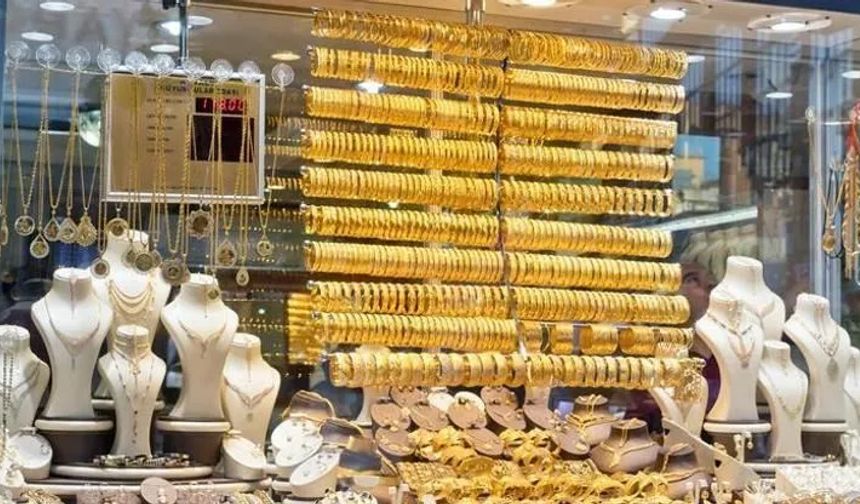 Gram Altın fiyatı, anlık olarak 1.986,50 TL'ye karşılık gelmektedir. Gram Altın son 24 saat içerisinde %0,00, son bir haftada %1,56 oranında değişmiştir. Gram Altın, 15.01.2024 tarihinde 1.989,24 TL ile son bir ayın en yüksek seviyesine ulaşmıştır. Gram Altın, 17.01.2024 tarihinde 1.943,41 TL ile son bir ayın en düşük seviyesine ulaşmıştır.