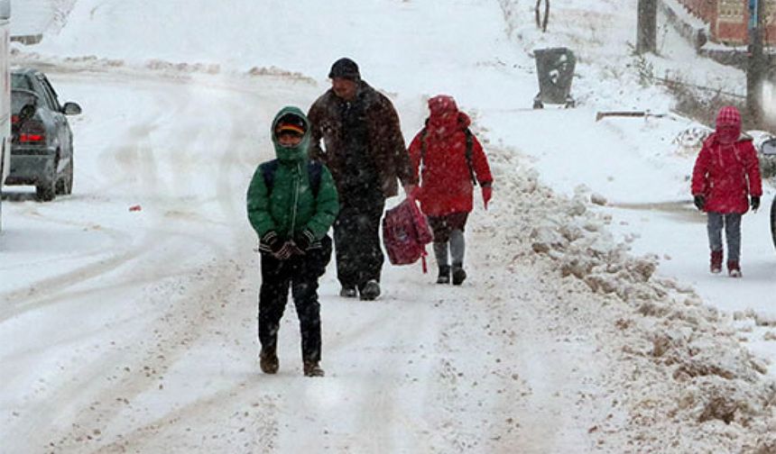 Son değerlendirmelere göre, Marmara, Karadeniz ve Doğu Anadolu Bölgeleri ile Ege'nin kuzey, Güneydoğu Anadolu'nun kuzey ve doğu, İç Anadolu'nun doğu kesimleri ile Eskişehir çevrelerinin yağışlı geçeceği tahmin ediliyor.
