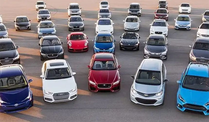 Türkiye’de trafiğe kayıtlı elektrikli otomobillerin sayısı 2022'ye kıyasla yaklaşık 5,5 katına çıkarak 80 bin 43 oldu. 2022'de trafikteki her 1000 otomobilden 1'i elektrikli iken geçen yıl her 1000 otomobilden 5'i elektrikli oldu.