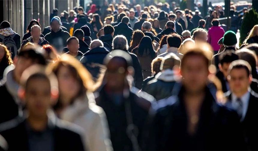 Türkiye İstatistik Kurumu (TÜİK), 2023 yılı Yaşam Memnuniyeti Araştırması’nın sonuçlarını paylaştı. Buna göre, mutlu olduğunu beyan eden 18 ve üzeri yaştaki bireylerin oranı, 2022 yılında yüzde 49,7 iken 2023 yılında 3 puan artarak yüzde 52,7 oldu.