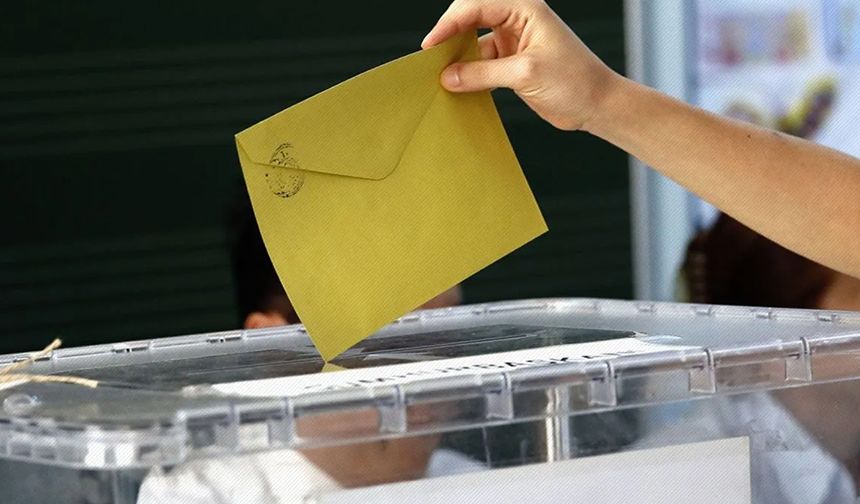 Seçim gününde sandık kurulunda görevli olabilmek için ikametgah adresinize göre ilgili seçim kurulu başkanlığına başvuru yapmanız gerekmektedir. Seçim Sandık Görevlisi başvurusu, ilçe seçim kurulları tarafından yapılan duyurulara göre yapılabilmektedir.

