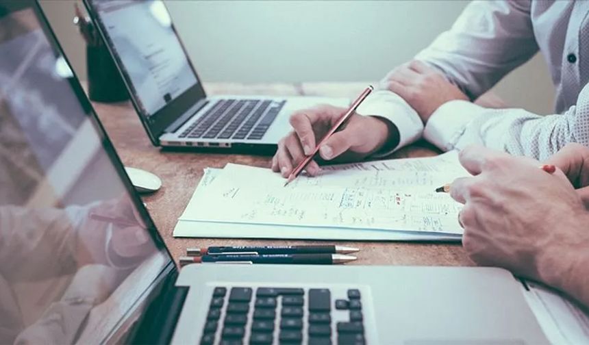 Kariyer sitesi “Jobseeker”ın araştırması, pilotluğun dünya genelinde en popüler meslek olduğunu ortaya koydu. Arama analiz aracı “Ahrefs” kullanılarak yapılan araştırmada, “Nasıl pilot olunur?” ifadesinin Ocak 2024’te internette 50 bin kez arandığı belirlendi.