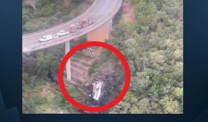 Yolcu otobüsü köprüden düştü: 45 ölü