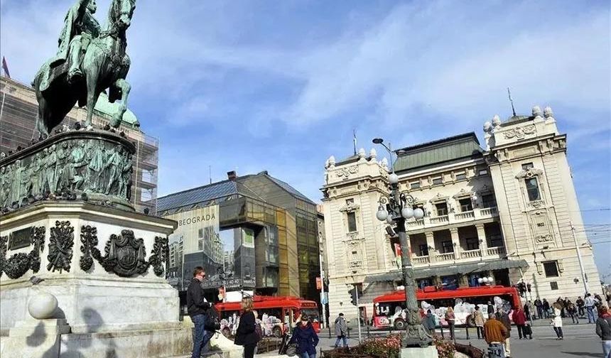 SIRBİSTAN
Umuma mahsus pasaport sahipleri, 180 gün içinde 90 günü aşmamak kaydıyla yapacakları seyahatlerinde vizeden muaftır.